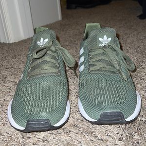 Womens Adidas Tennis shoes